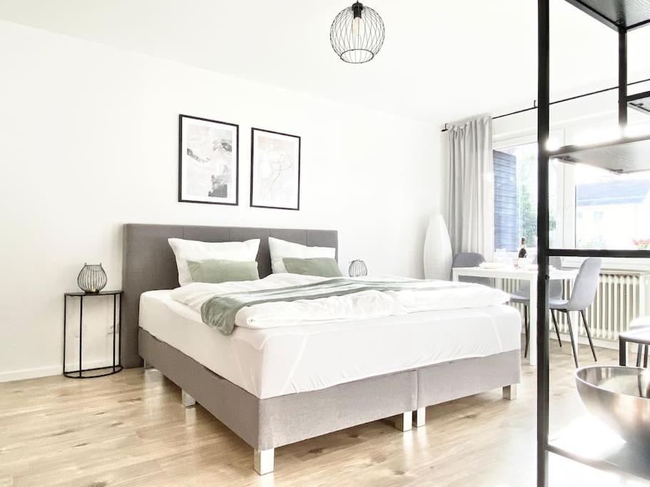 Top-Apartment Mit Parkplatz Und Balkon Reutlingen Exterior photo