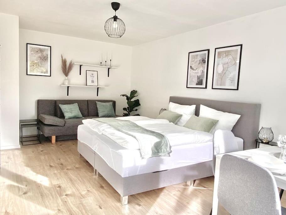Top-Apartment Mit Parkplatz Und Balkon Reutlingen Exterior photo