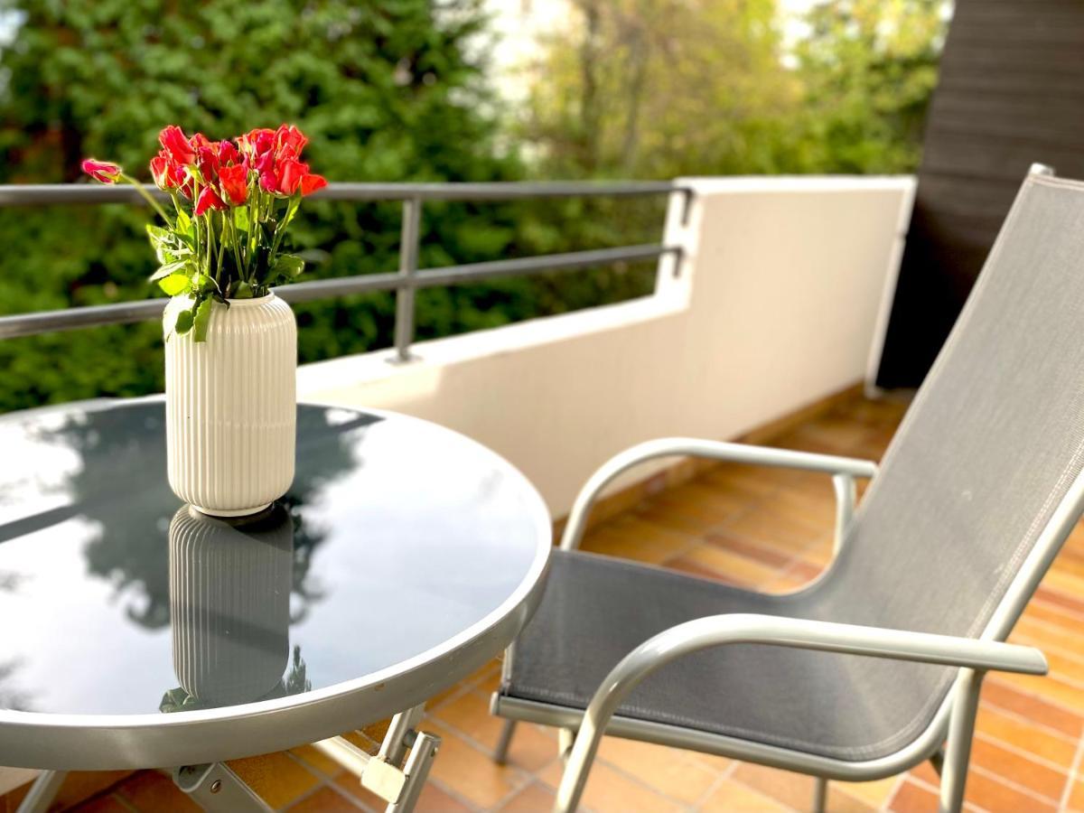 Top-Apartment Mit Parkplatz Und Balkon Reutlingen Exterior photo